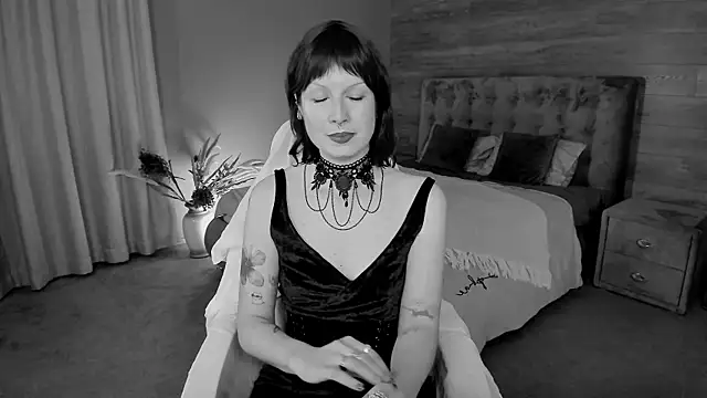 Snapshot of effie_mirale chatting on May 15, 9:18 am effie mirale online show from May 15, 9:18 am