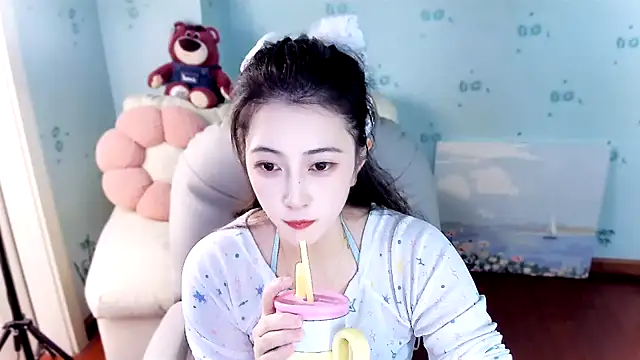 Snapshot of summer_uu chatting on June 21, 3:29 pm summer uu online show from June 21, 3:29 pm