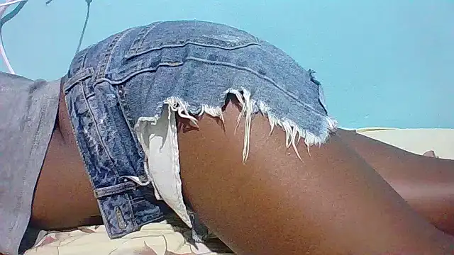 BOOBQUEEN25 online show from April 19, 6:10 pm