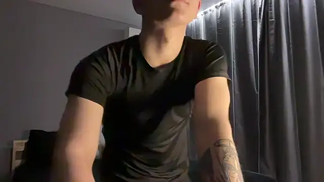 MaxWoolf online show from April 19, 2:29 pm