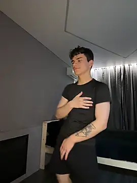 MaxWoolf online show from April 28, 3:16 pm