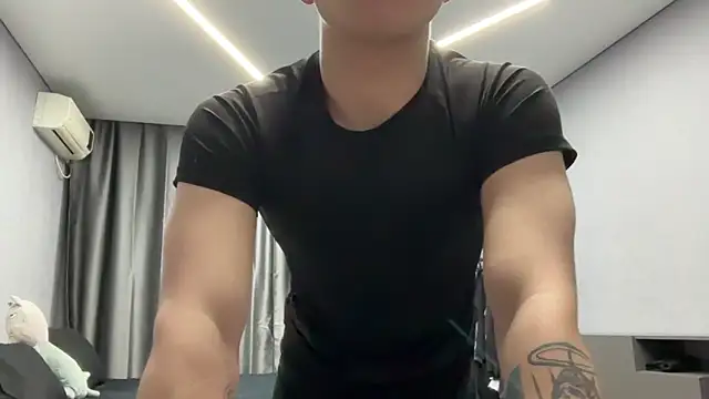 MaxWoolf online show from April 14, 4:34 pm