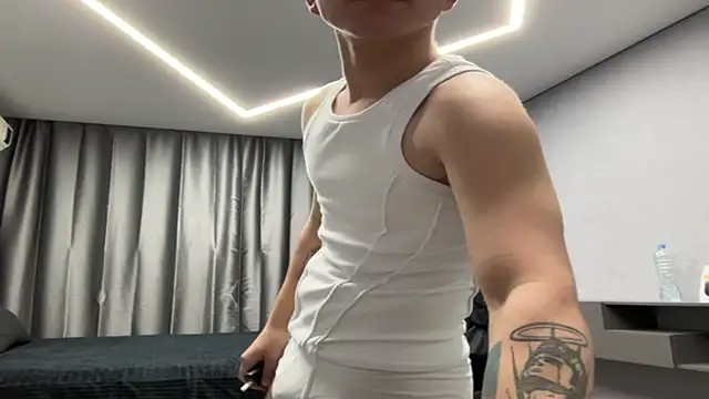 MaxWoolf online show from April 13, 5:06 pm
