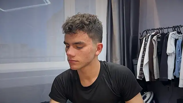 Snapshot of MaxWoolf chatting on June 20, 5:29 pm MaxWoolf online show from June 20, 5:29 pm