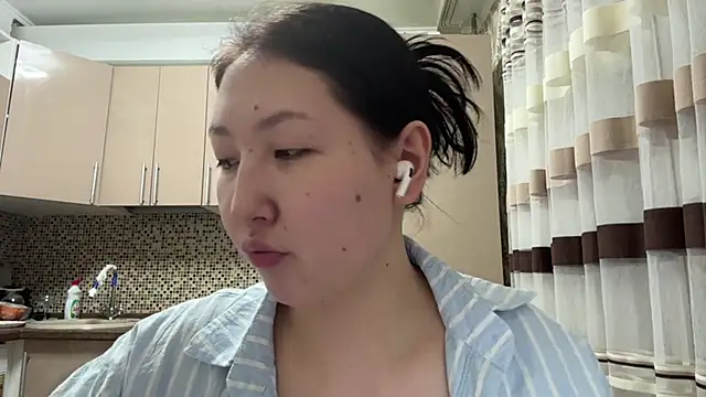 Ameliya kim online show from April 14, 9:20 pm