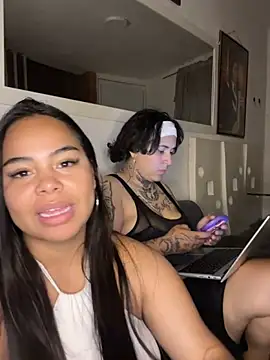 Snapshot of lunaa_love chatting on May 17, 11:49 pm lunaa love online show from May 17, 11:49 pm