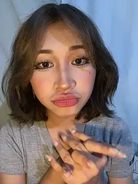 xvioletsinclaire online show from March 31, 6:10 pm