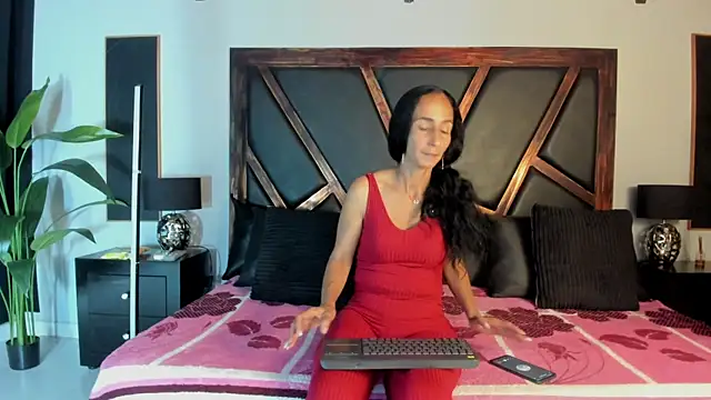 SamanttaLopez online show from April 18, 1:02 pm