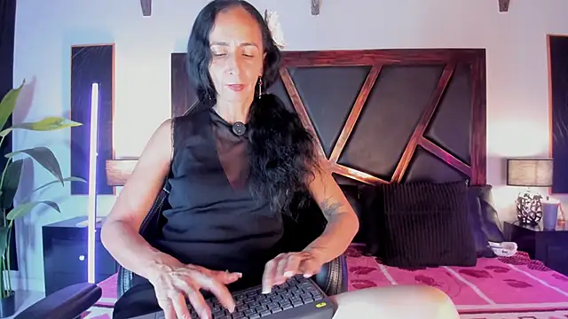 SamanttaLopez online show from April 15, 1:48 pm