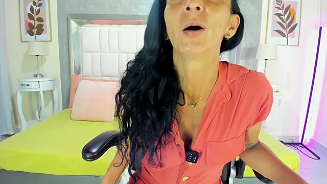 SamanttaLopez online show from April 13, 2:21 pm