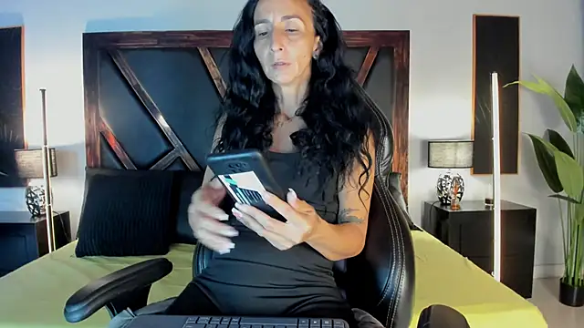 SamanttaLopez online show from April 11, 1:04 pm