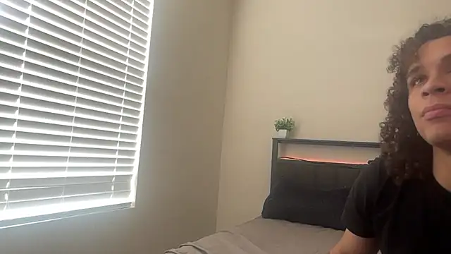 Snapshot of NoxLabelsx chatting on March 30, 6:53 pm NoxLabelsx online show from March 30, 6:53 pm