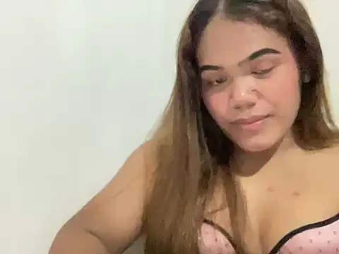 yourhotwild bella online show from April 10, 5:20 pm