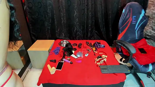 Annaleah  online show from April 15, 11:59 am