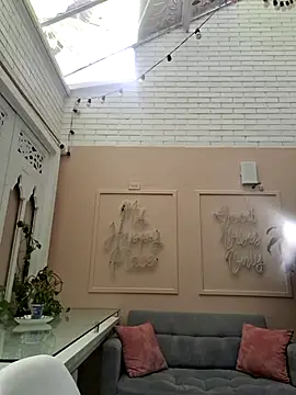 scarlett  2 online show from April 8, 8:10 pm