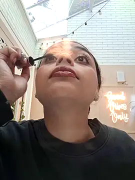 scarlett  2 online show from April 14, 9:42 pm