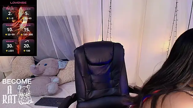 Honeyy 01 online show from May 22, 7:45 pm