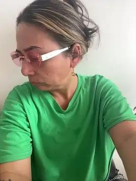 Snapshot of _violeta_99 chatting on April 1, 8:06 pm violeta 99 online show from April 1, 8:06 pm