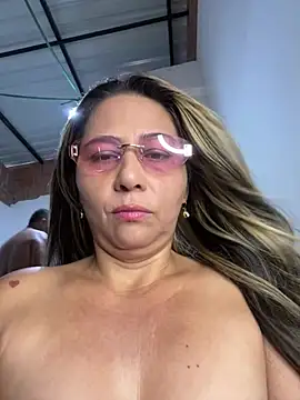 Snapshot of _violeta_99 chatting on April 4, 6:25 pm violeta 99 online show from April 4, 6:25 pm