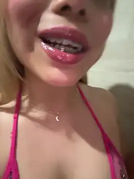 Maddyloveee online show from March 29, 1:40 am