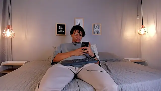 Snapshot of dominik_drake chatting on May 20, 12:02 pm dominik drake online show from May 20, 12:02 pm