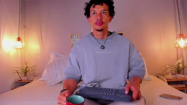 Snapshot of dominik_drake chatting on July 2, 12:22 pm dominik drake online show from July 2, 12:22 pm