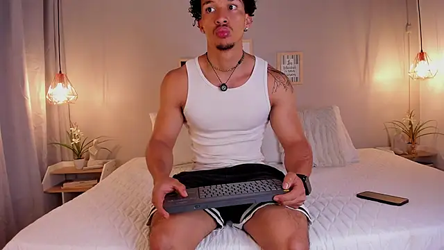 Snapshot of dominik_drake chatting on June 17, 12:37 pm dominik drake online show from June 17, 12:37 pm