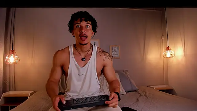 Snapshot of dominik_drake chatting on May 25, 12:37 pm dominik drake online show from May 25, 12:37 pm
