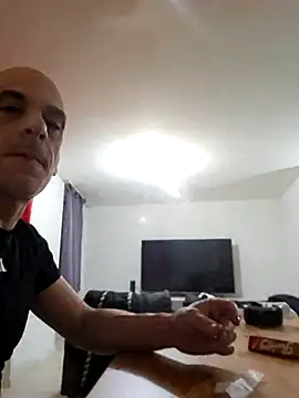 Snapshot of RoyVargo_real chatting on March 30, 4:25 am RoyVargo real online show from March 30, 4:25 am