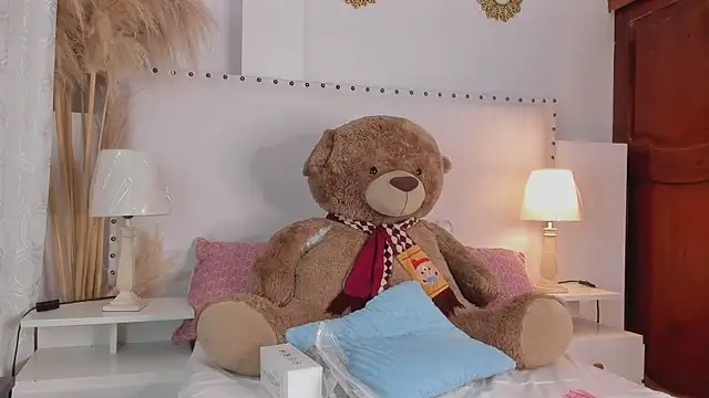 Snapshot of madisson__Stone chatting on June 10, 10:44 pm madisson Stone online show from June 10, 10:44 pm