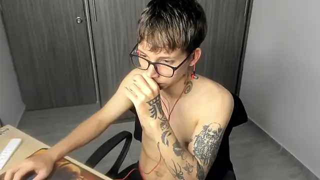 Snapshot of xam_winn chatting on June 17, 10:30 pm xam winn online show from June 17, 10:30 pm