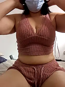 Snapshot of Anna-SeXX chatting on April 21, 4:35 pm Anna-SeXX online show from April 21, 4:35 pm