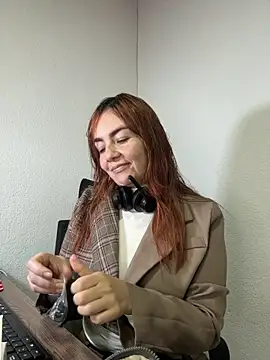 Vanessablazee online show from April 8, 1:12 pm