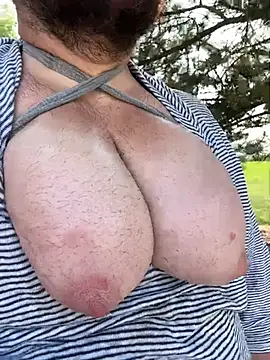 hugemanbreasts online show from July 19, 9:33 pm