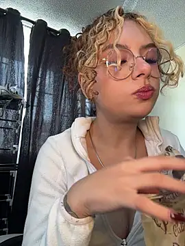 Amber-fire online show from May 4, 5:05 pm