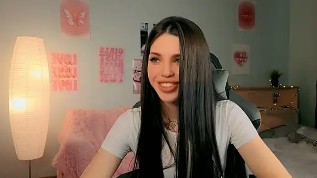 molly rettyy online show from April 2, 4:30 am