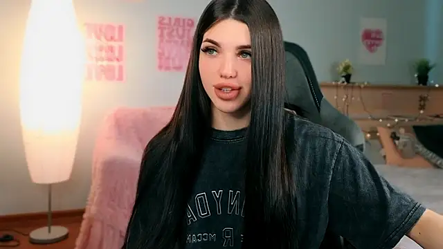 Snapshot of molly_rettyy chatting on May 18, 3:50 am molly rettyy online show from May 18, 3:50 am