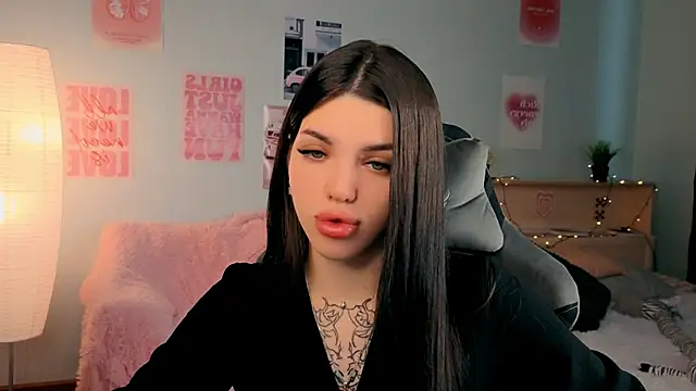 molly rettyy online show from April 18, 4:48 am