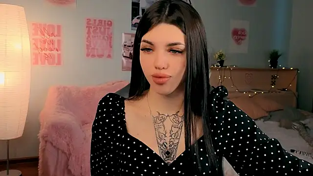 molly rettyy online show from April 15, 4:07 am