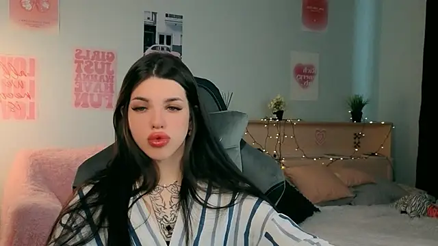 molly rettyy online show from May 8, 4:27 am