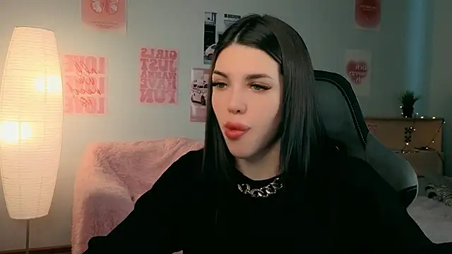 molly rettyy online show from May 2, 4:07 am