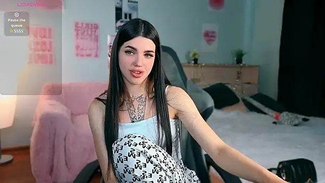 Snapshot of molly_rettyy chatting on June 19, 5:02 am molly rettyy online show from June 19, 5:02 am