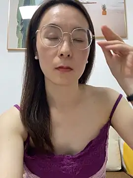 Snapshot of you-520 chatting on June 18, 11:04 am you-520 online show from June 18, 11:04 am