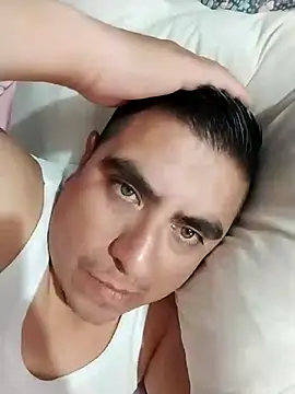 Snapshot of Manuel3910 chatting on May 30, 10:15 pm Manuel3910 online show from May 30, 10:15 pm