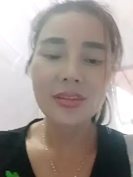 Snapshot of LL68 chatting on March 29, 10:39 am LL68 online show from March 29, 10:39 am