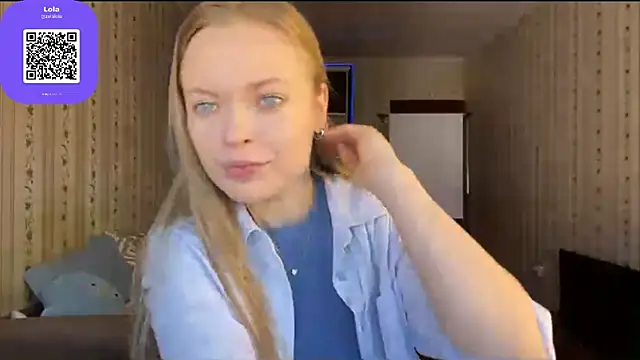 Snapshot of LolaZola chatting on April 22, 7:48 am LolaZola online show from April 22, 7:48 am