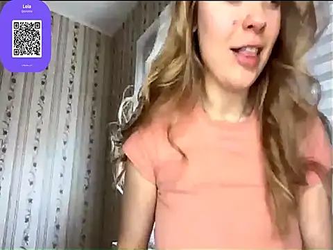 Snapshot of LolaZola chatting on April 16, 10:27 am LolaZola online show from April 16, 10:27 am