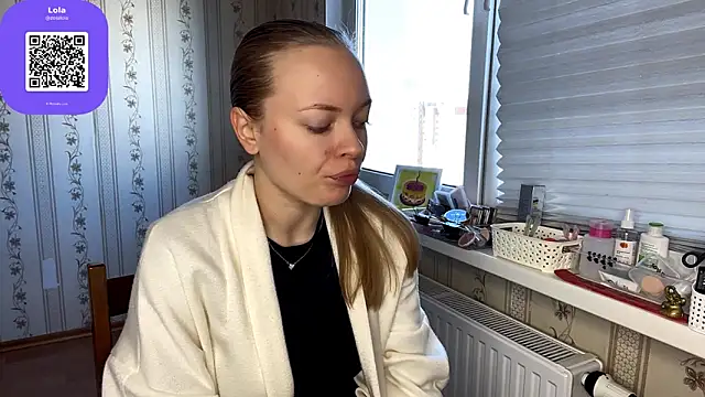 Snapshot of LolaZola chatting on April 14, 7:35 am LolaZola online show from April 14, 7:35 am