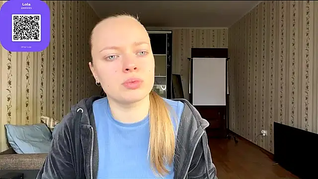 Snapshot of LolaZola chatting on April 26, 7:49 am LolaZola online show from April 26, 7:49 am