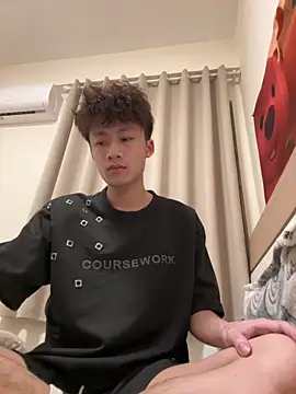 Snapshot of sexyboy-3525 chatting on April 5, 2:24 pm sexyboy-3525 online show from April 5, 2:24 pm